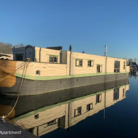 Marinaparcs Hotel na wodzie *