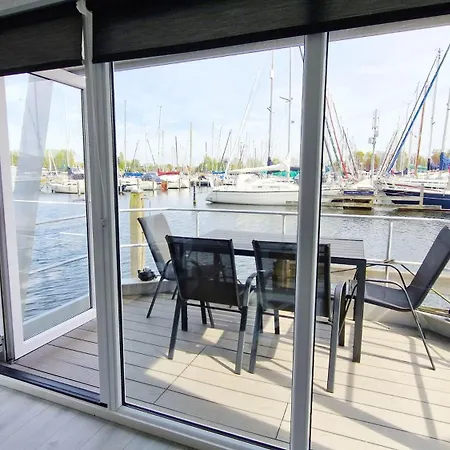 Botel Marinaparcs